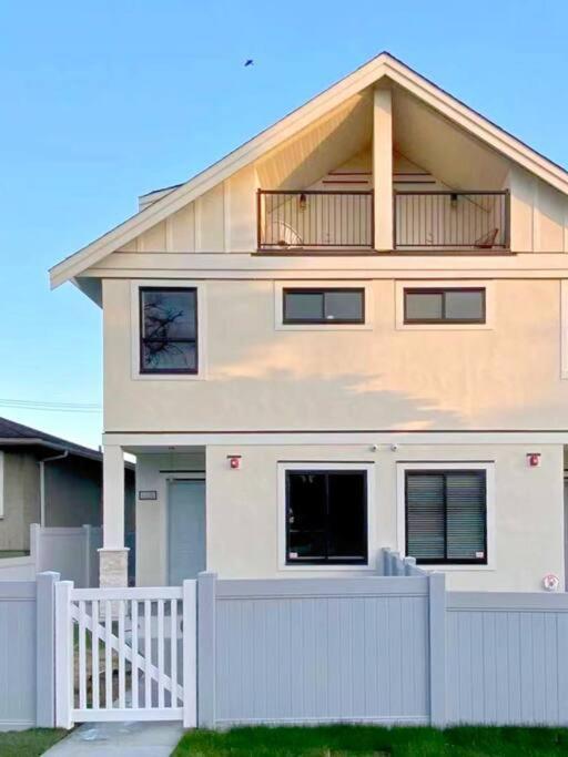 Four Bedrooms New Lovely Duplex House-1628 Vancouver Exterior photo