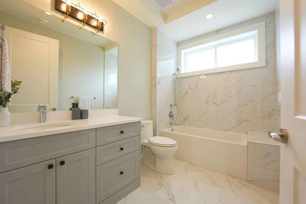 Four Bedrooms New Lovely Duplex House-1628 Vancouver Exterior photo